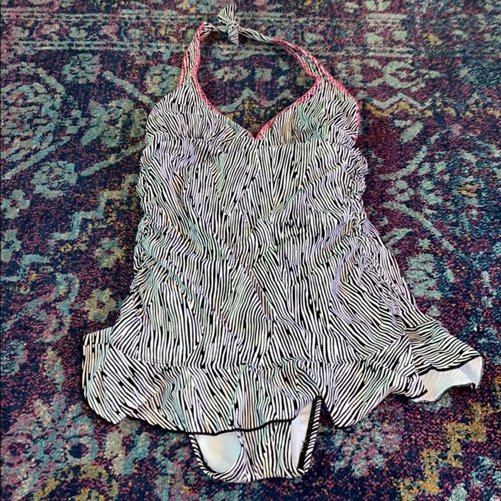 Sz M Kenneth Cole Reaction Animal Print Swim Suit